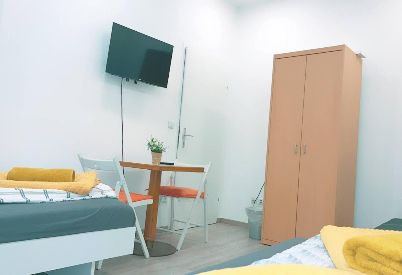 Comfort Triple Room Hn ウィーン エクステリア 写真